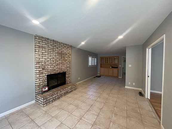 5th image of 2563 Briarwood Dr #1