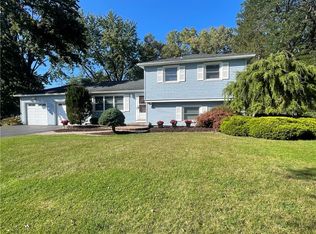 4 White Oak Ln, Fairport, NY 14450