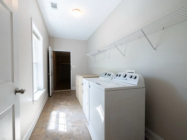 131 Eric Dr — Photo 12
