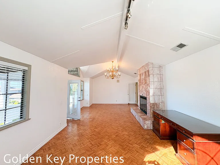2475 Unicornio St — Photo 32