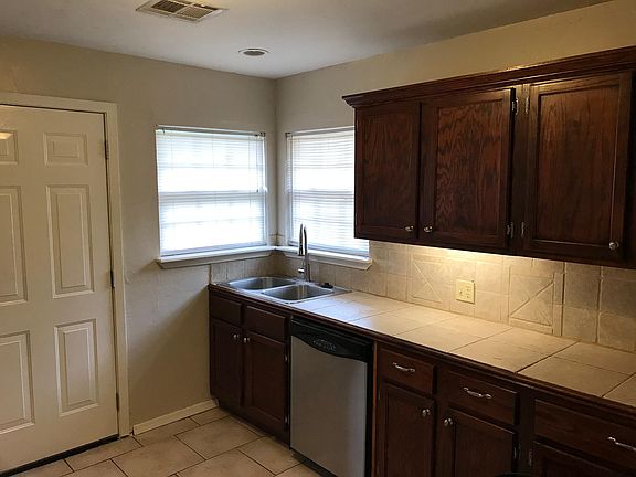 5th image of 4045 NW 19th St