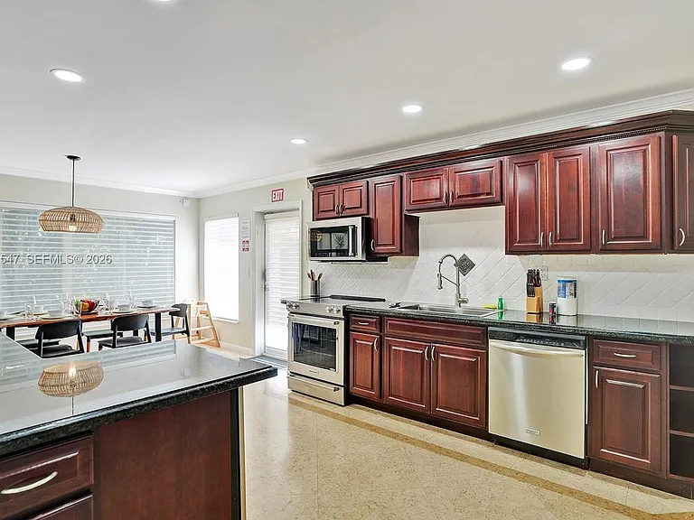 1016 Harrison St — Photo 22