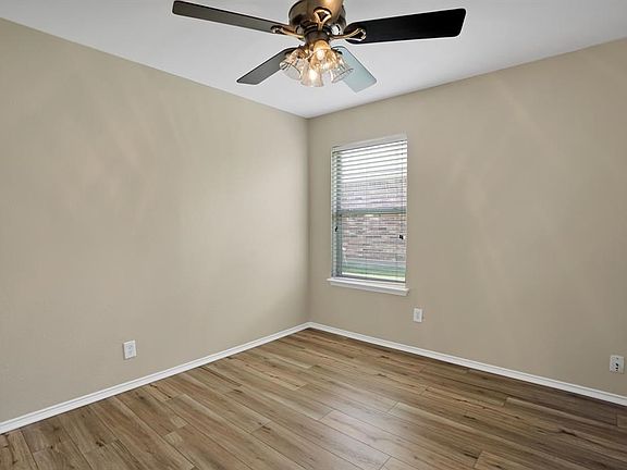 2nd image of 412 Sandy Ln