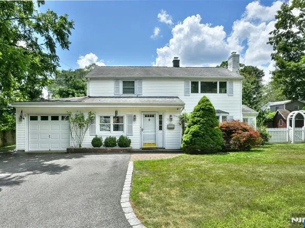 28 Malcolm St, Waldwick, NJ 07463
