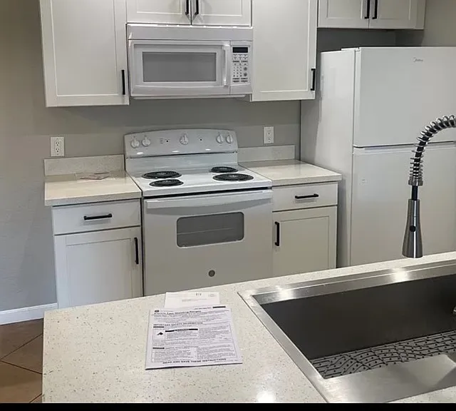 221 Mission Catalina Ln — Photo 2