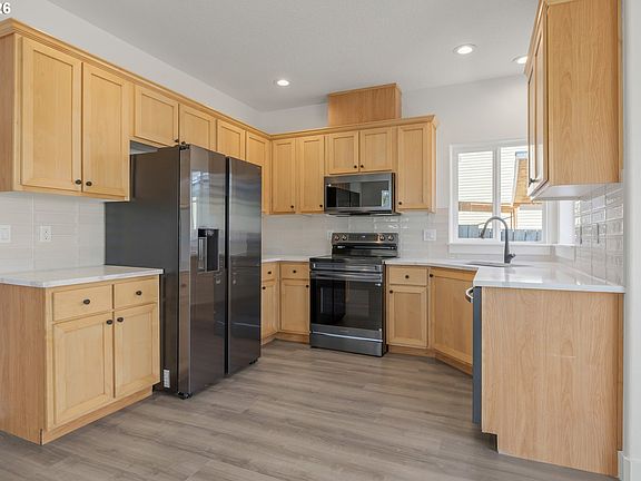 5th image of 601 Saint Charles St