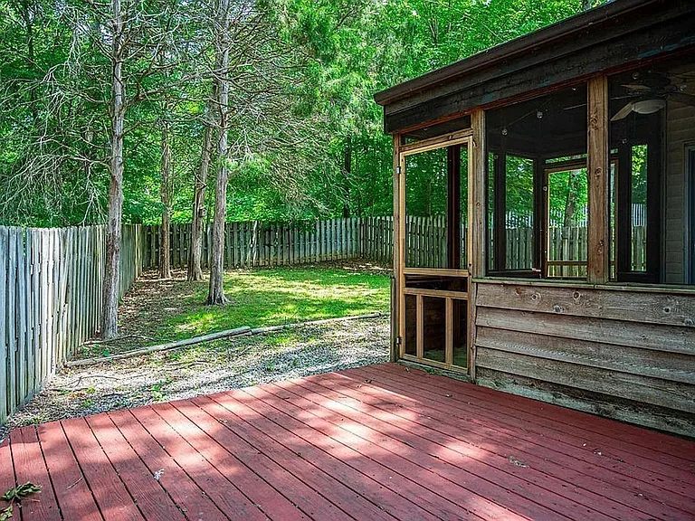 5918 Colchester Dr — Photo 15