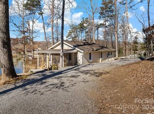450 Hughes Blvd, Hickory, NC 28601
