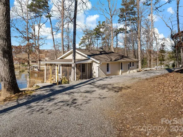 450 Hughes Blvd, Hickory, NC 28601