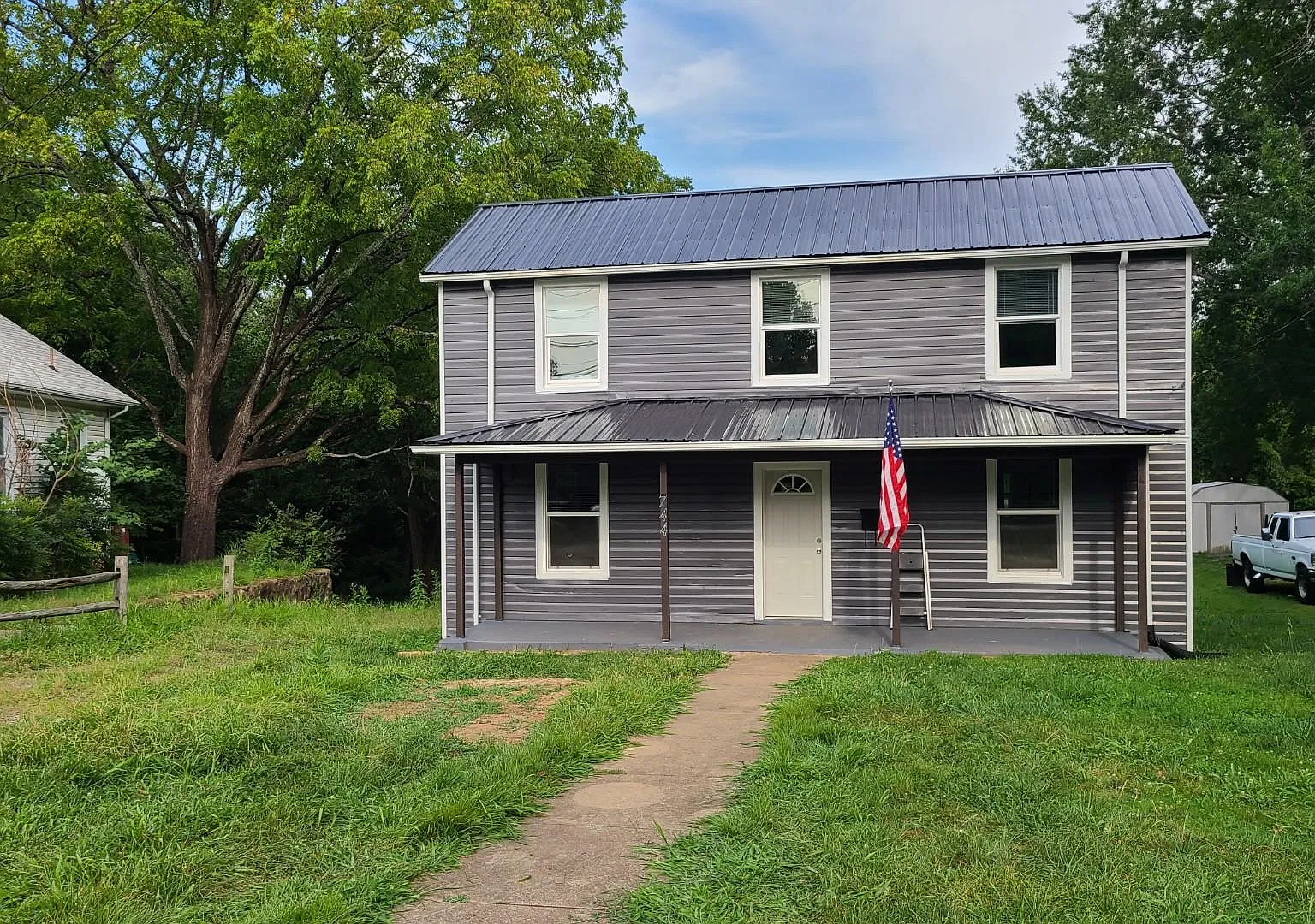 744 Peaks St — Photo 1