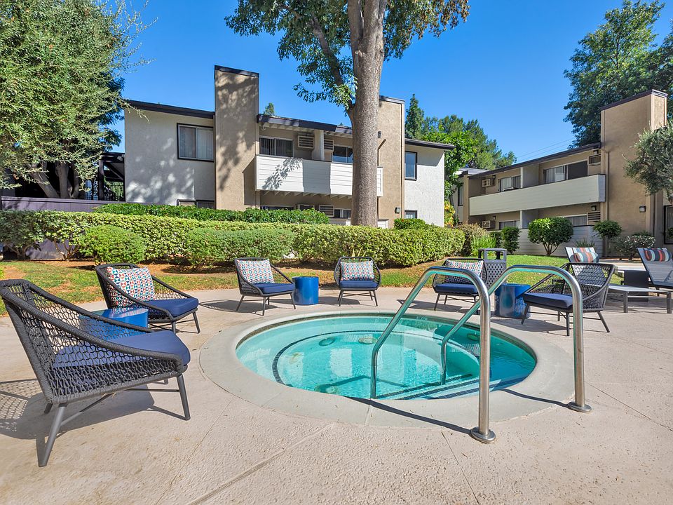 Soaking up serenity in the Chatsworth Pointe jacuzzi with a cozy sitting area