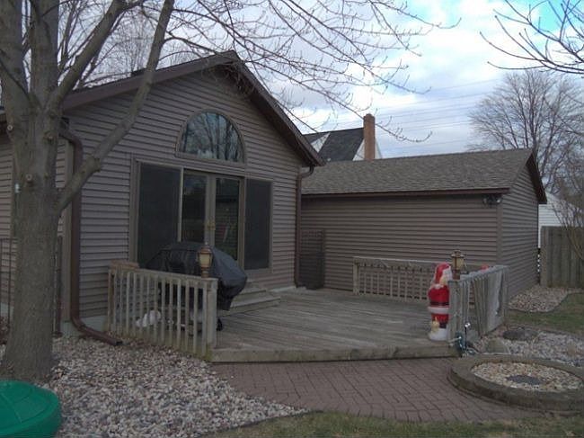 2nd image of 1540 Peach St