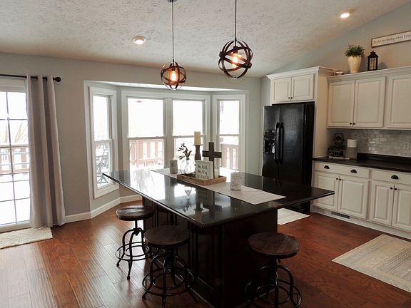 5th image of 309 N Maude Dr W