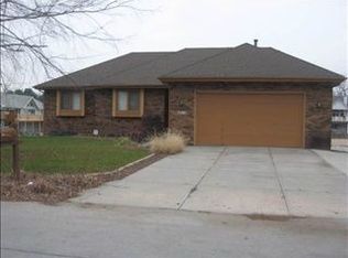 8612 Kauai Dr, Papillion, NE 68046