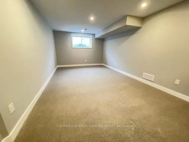 330 Whitham Cres — Photo 17