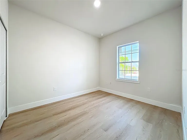 356 W 4th St — Photo 18