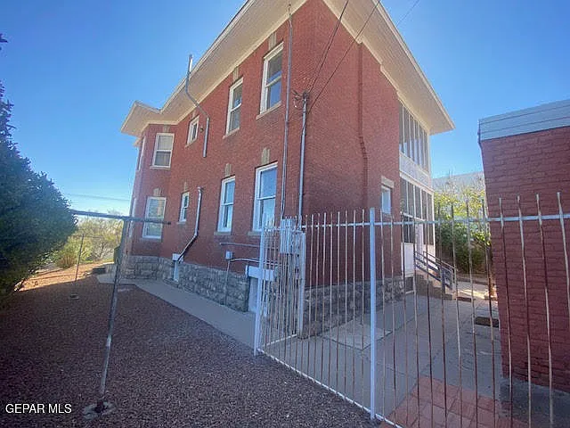 321 W Rio Grande Ave — Photo 50