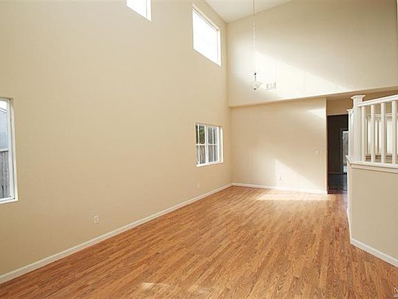 5th image of 27 Karen Dr