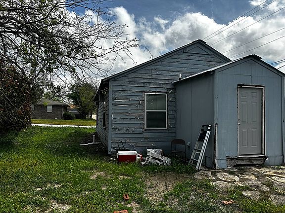 4th image of 319 S Bouldin St