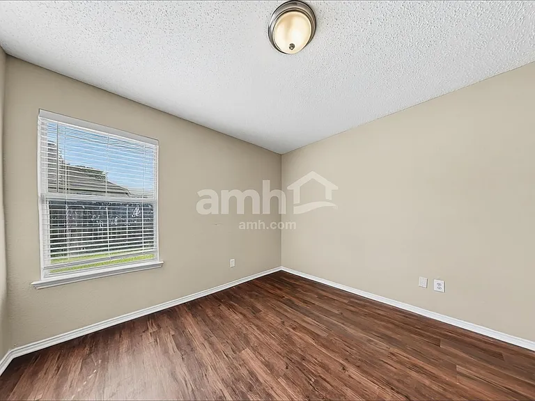 1009 Henry Ct — Photo 14