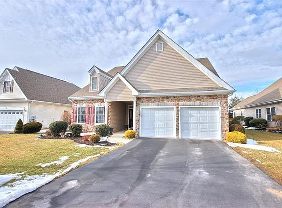 2nd image of 44 Edinburgh Dr