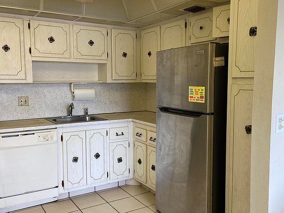5th image of 205 Greenbrier B