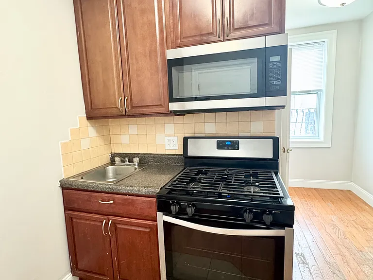 5901-2 Madison St #11A — Photo 2