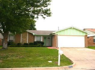 934 Flagstone Dr, Arlington, TX 76017