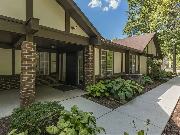 Newport Woods Apartments — Photo 28