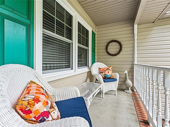 3rd image of 9843 Spring Branch Dr