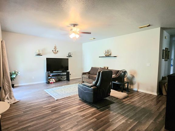 3rd image of 440 Needles St