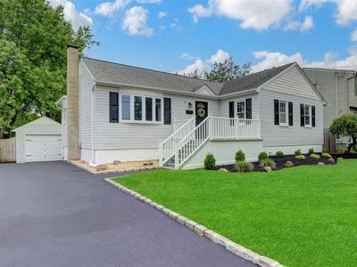 31 Tappan Avenue, Babylon, NY, 11702