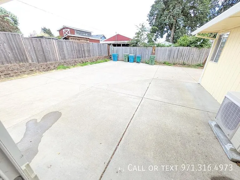 3911 NE Garden Dr — Photo 13