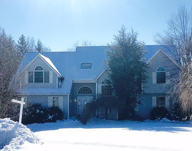 1st image of 8 Ward Dr
