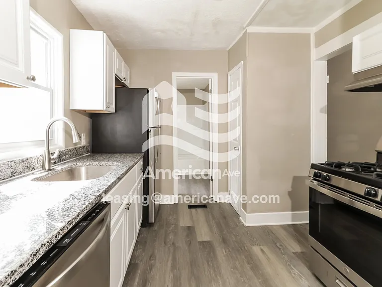 853697_006_kitchen_6.jpg