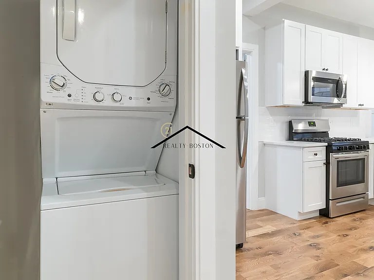 477 Meridian St #2 — Photo 6