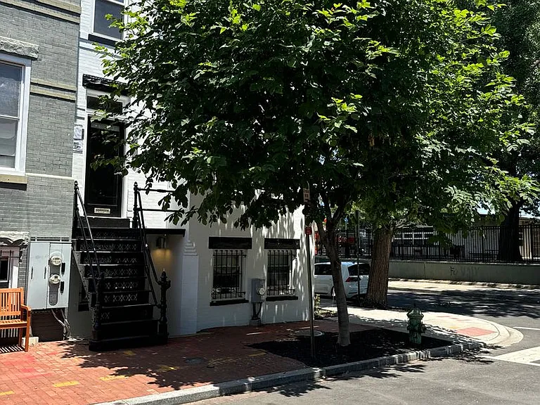 201 Morgan St NW — Photo 2