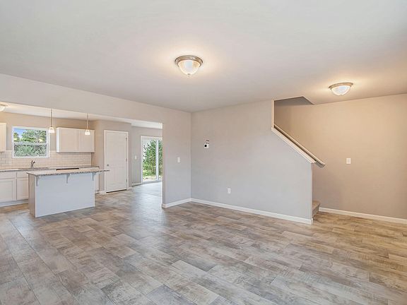 2nd image of 47680 Silver Oaks W