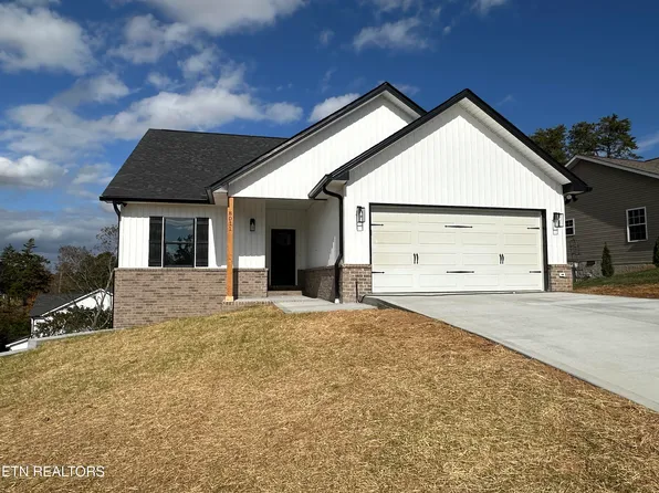 8011 Stone Hollow Dr, Knoxville, TN 37924