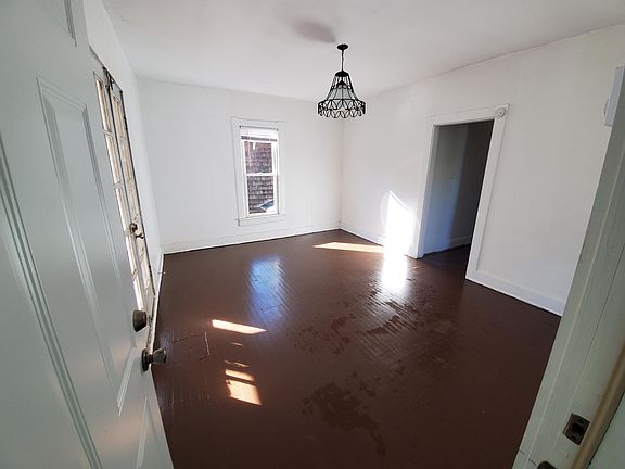 4th image of 710 1/2 W Charles St