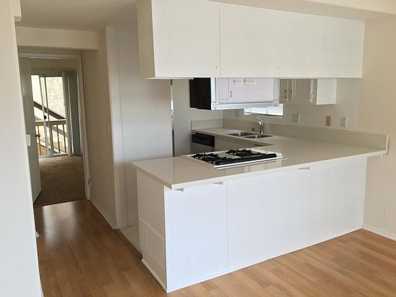 3rd image of 214 39th St