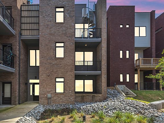 3rd image of 1613 Marshall Hollow Dr #202