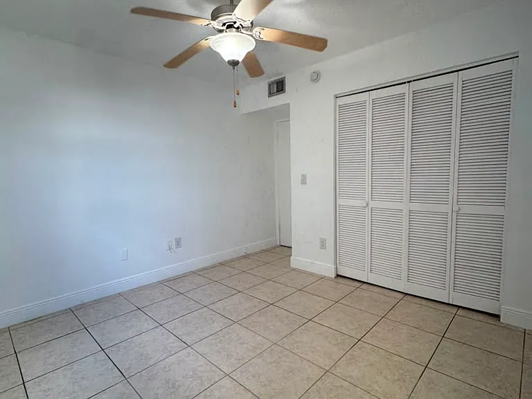 1130 W 37th St #1 — Photo 9