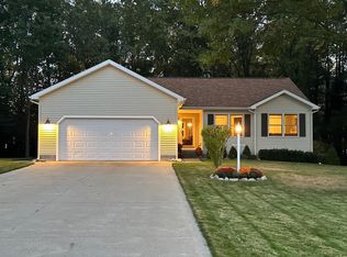1110 N Hillside Dr, Ludington, MI 49431