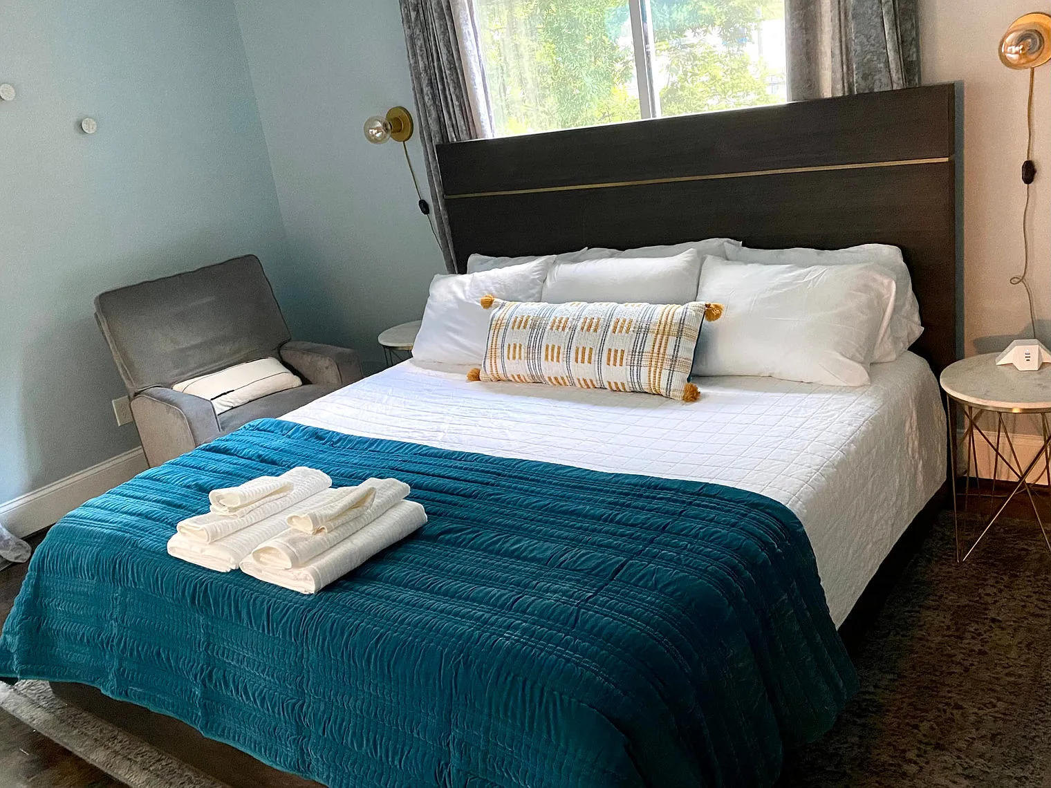 3 bed, 2.0 bath, $4,387 — Photo 4