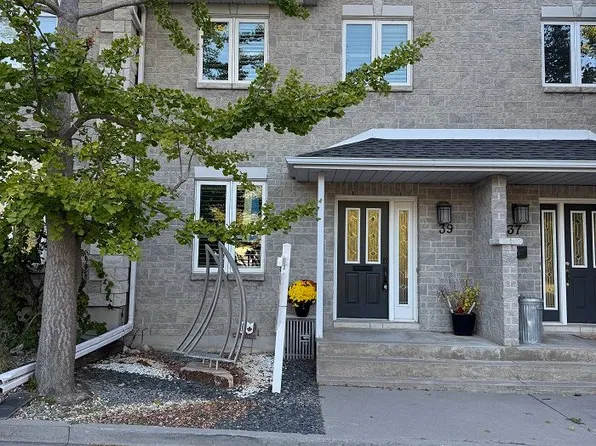 39 Mowat Ave, Kingston, ON K7M 8Y8