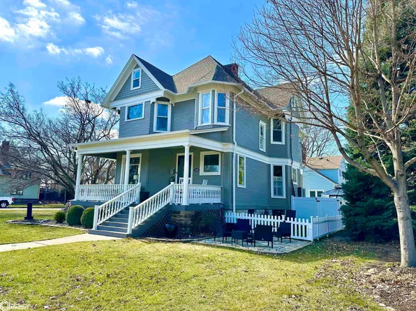 1405 Broad St, Grinnell, IA 50112