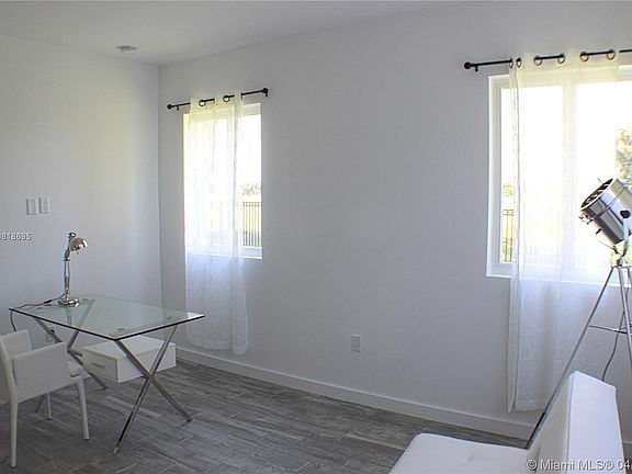 5th image of 315 S Shore Dr APT 3