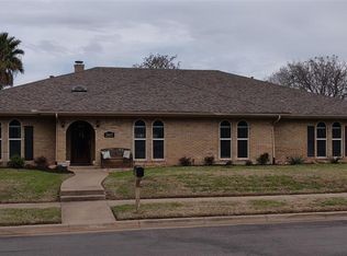 2817 Country Club Rd, Pantego, TX 76013