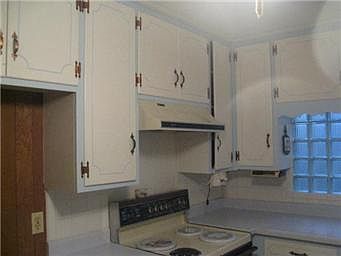 2nd image of 5107 Gladstone Blvd
